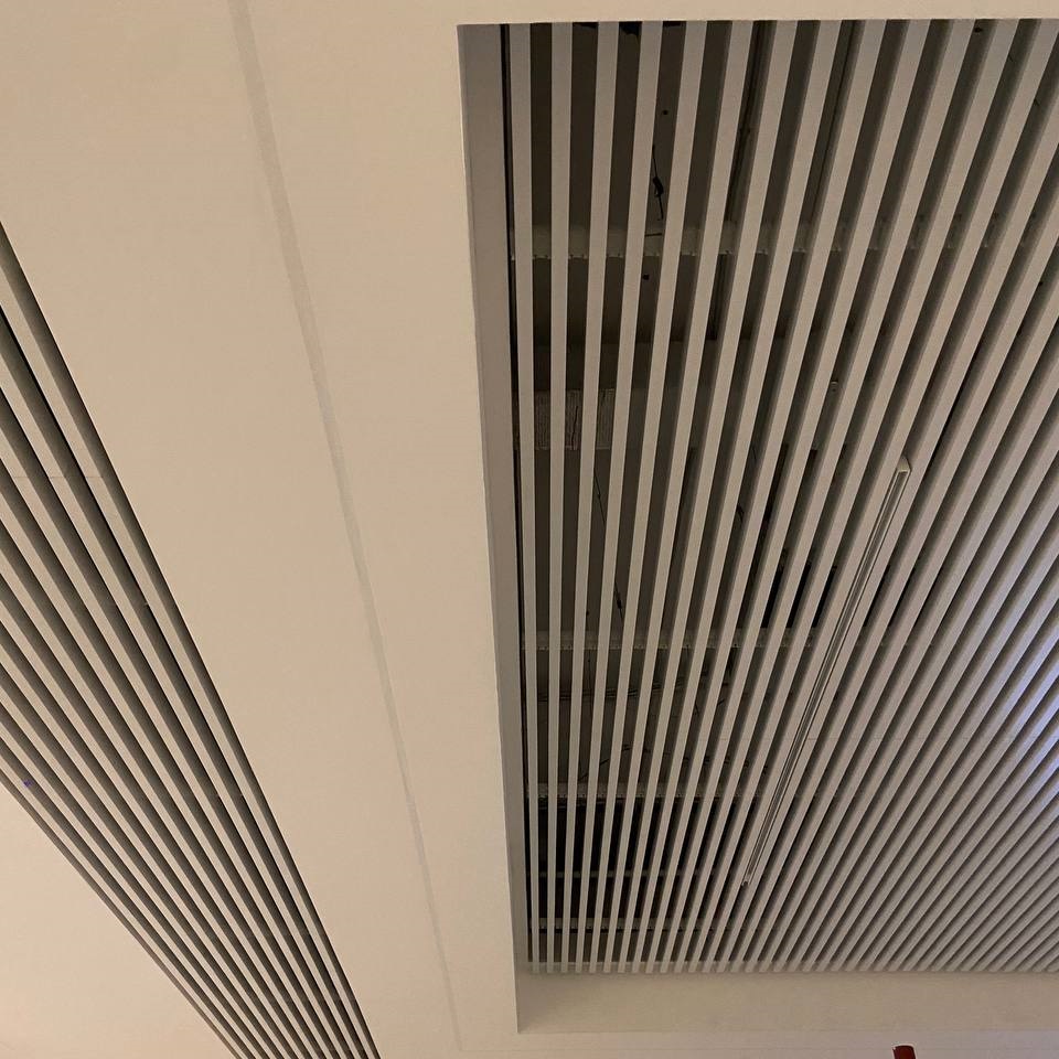 кубообразный потолок в офис монтаж